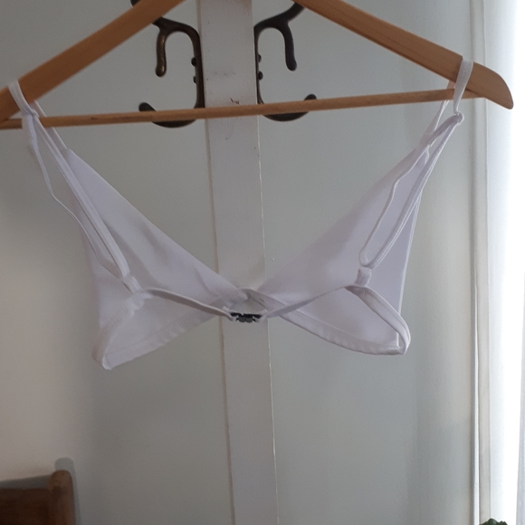 Free with purchase- white bikini top - Picture 2 of 3